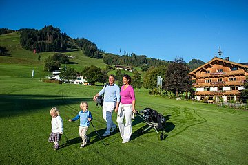 Familie am Golfplatz