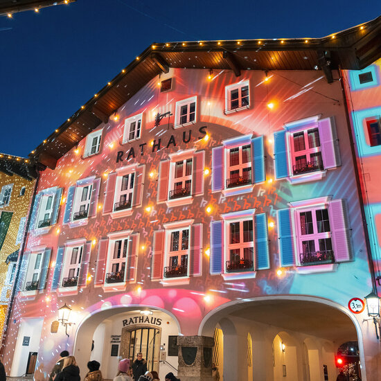 Kitzbühel Town Hall with light installations