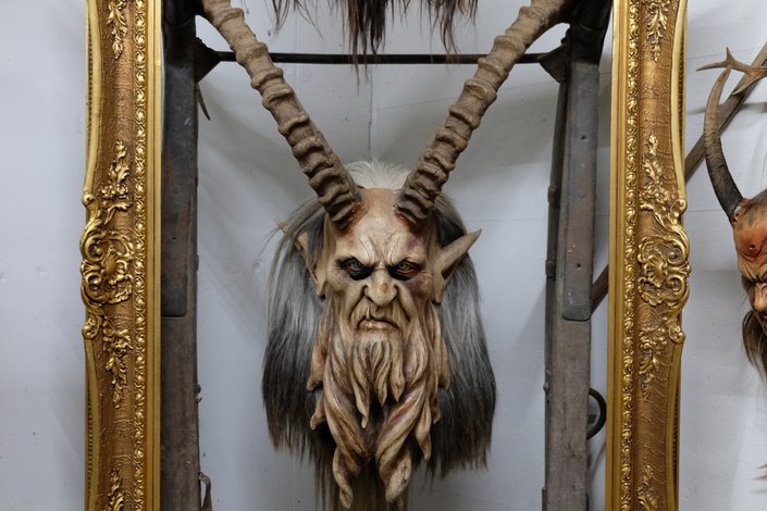 Maske im Bilderrahmen