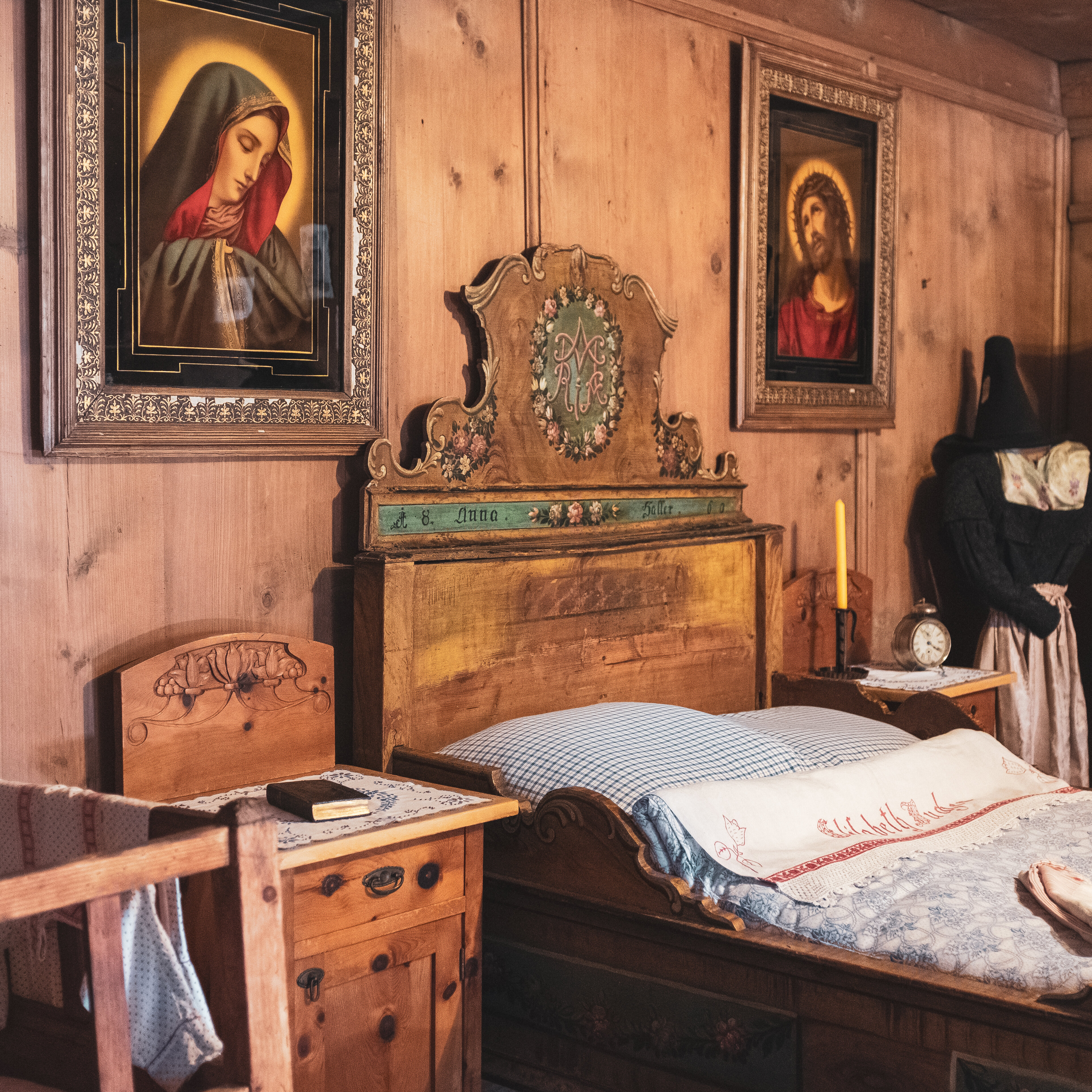 LocalHero Willi Gianmoena Bauernhausmuseum Kitzbühel (c) Kitzbuehel Tourismus (22) Schlafzimmer im Bauernhausmuseum Kitzbühel