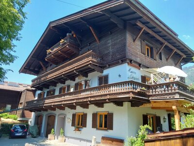 Christl, Haus