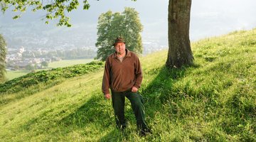 Gerhard auf einer Wiese