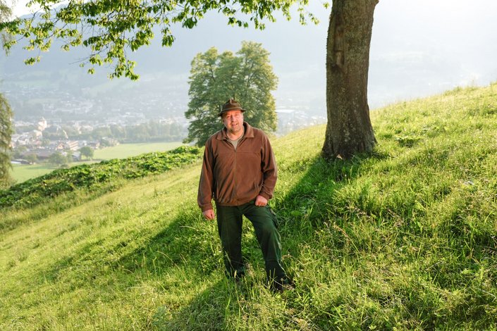 Gerhard auf einer Wiese