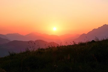 Sonnenuntergang in den Bergen 