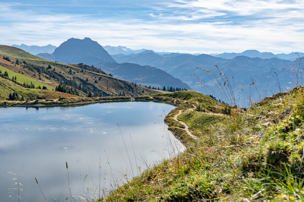 Lake Hieslegg at Pengelstein, with a view of Rettenstein