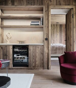 Suite 207 Wohnbereich (Mittel)