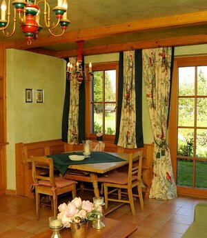 Essbereich mit Ausgang in Garten