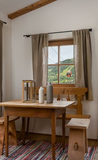 Ski In/Out Asten Apartment