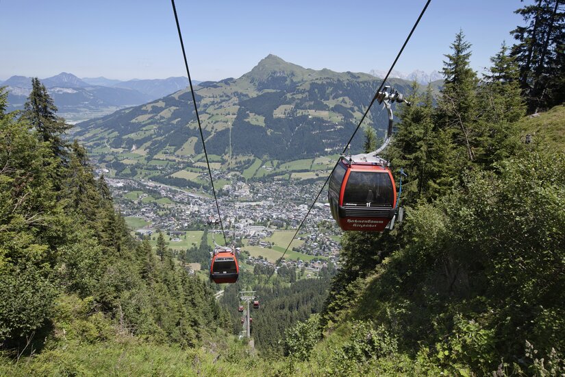 The Hahnenkammbahn, high above Kitzbühel, with a view of the Kitzbüheler Horn