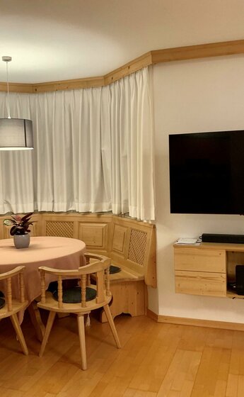 Esstisch & TV