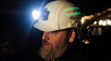 Hansi mit Helm und Stirnlampe 