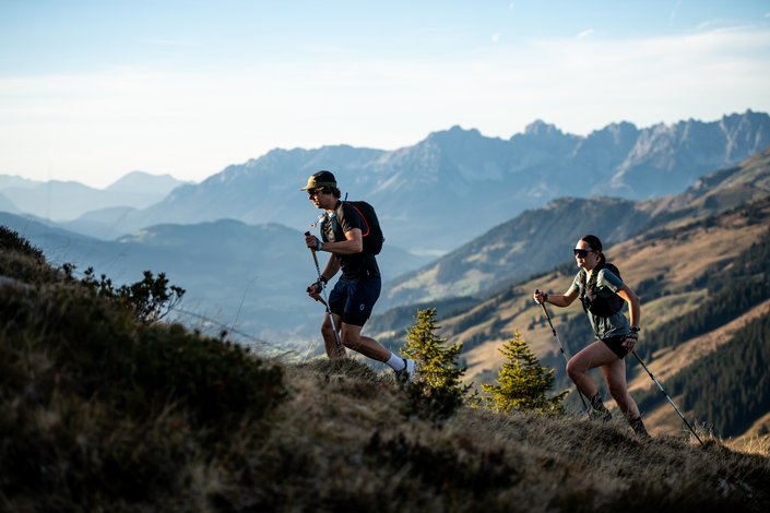 Paar beim Trailrunning