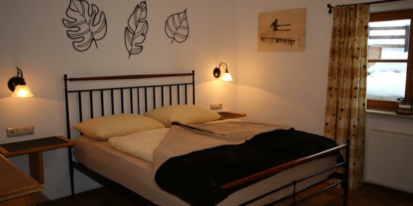 Schlafzimmer  mit eigenem  Bad