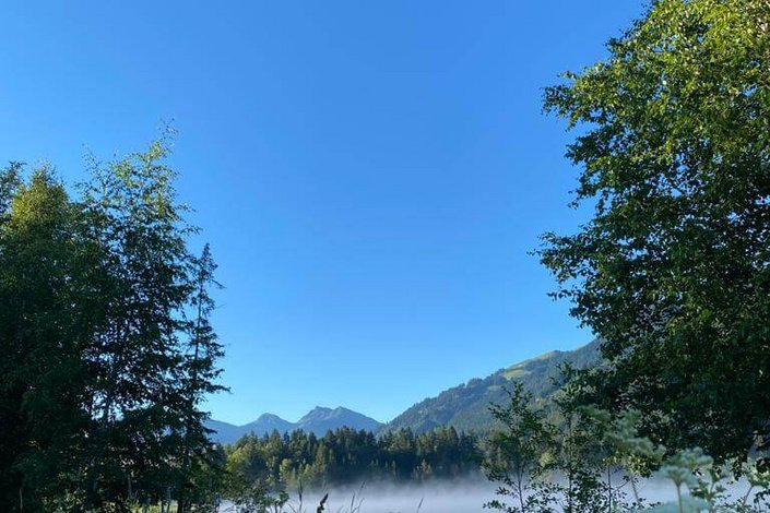 See mit Bergausblick