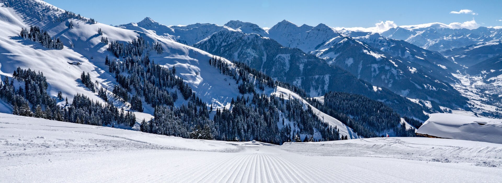 Maintained ski slope with a view of the snow-covered Kitzbühel South Mountains 