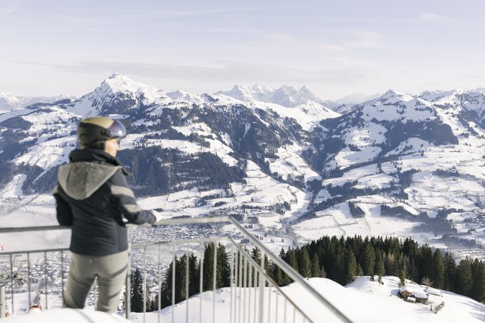 Woman enjoying the view over Kitzbühel while skiing