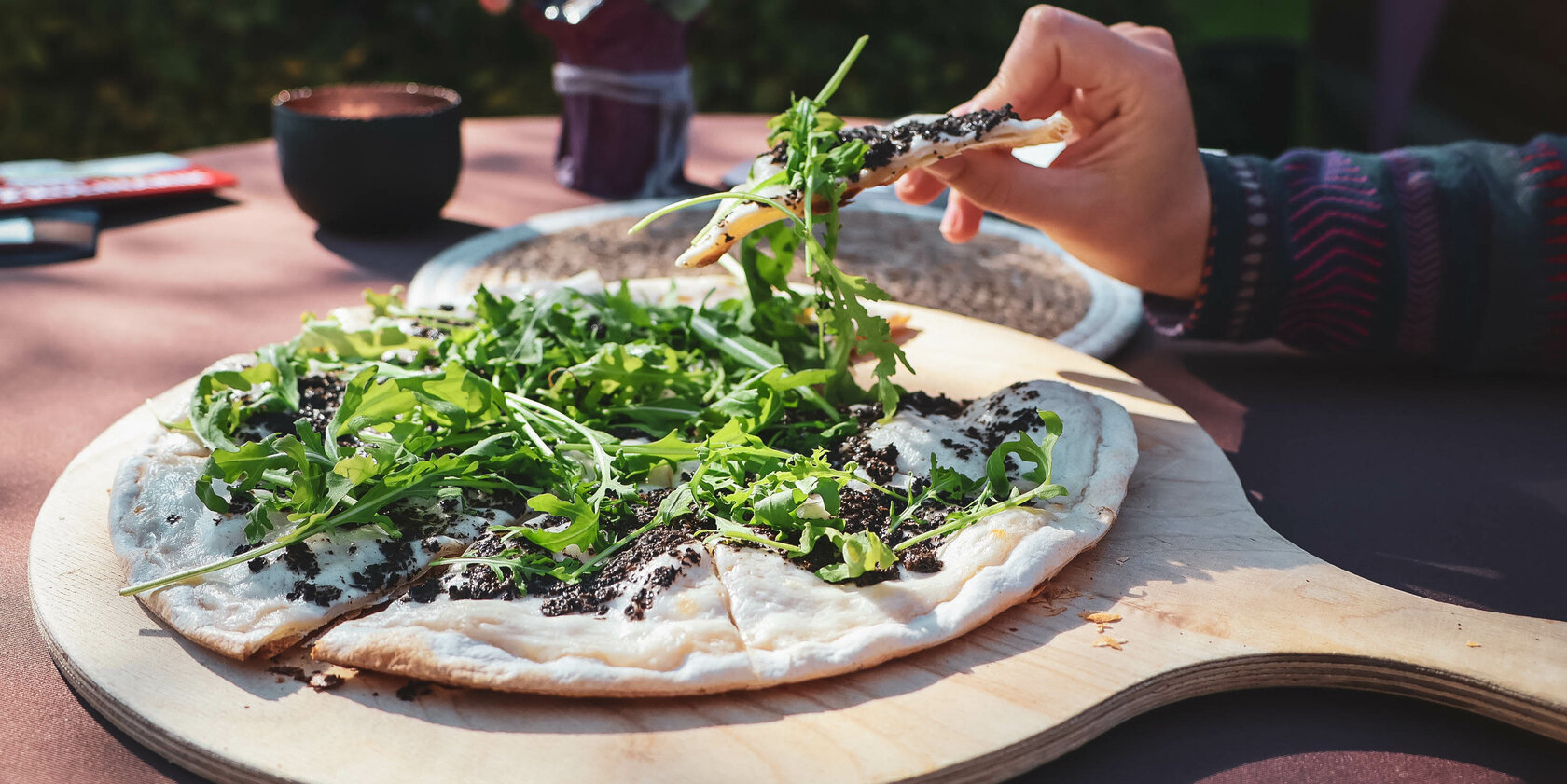 Flammkuchen mit Rucola und schwarzem Trüffel - Kitz Kulinarik x Piemont