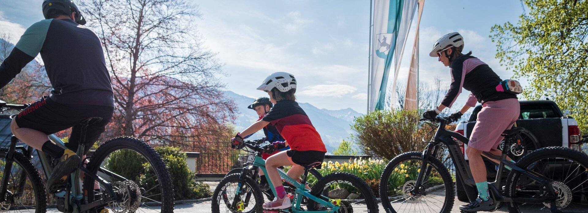 family mountain biking in kitzbühel