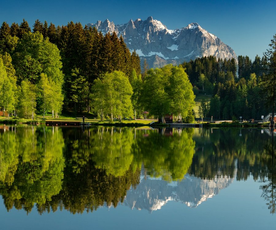 See mit Aussicht auf Berge