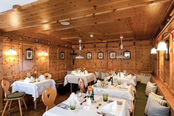 kaiserhof-kitzbuehel-restaurant-zirbenstube.jpg HOTEL KAISERHOF WIEN & KITZBÜHEL