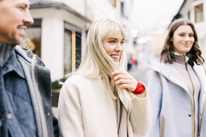 Girlfriends with a man shopping in the city center of Kitzbühel