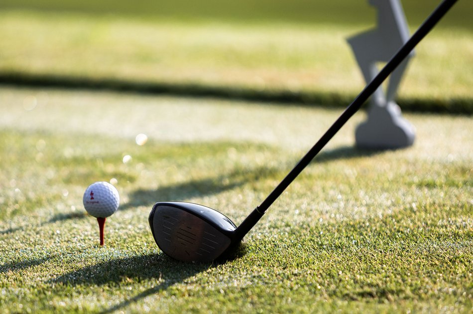 Golfschläger und Ball