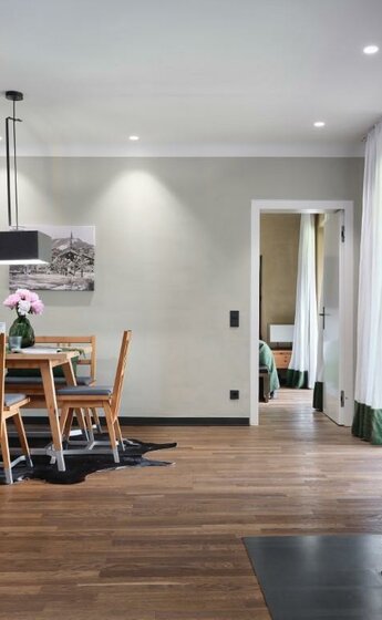 Deluxe Suite 106 Essbereich (Mittel)