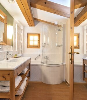hotel-kaiserhof-kitzbuehel-junior-suite-bad