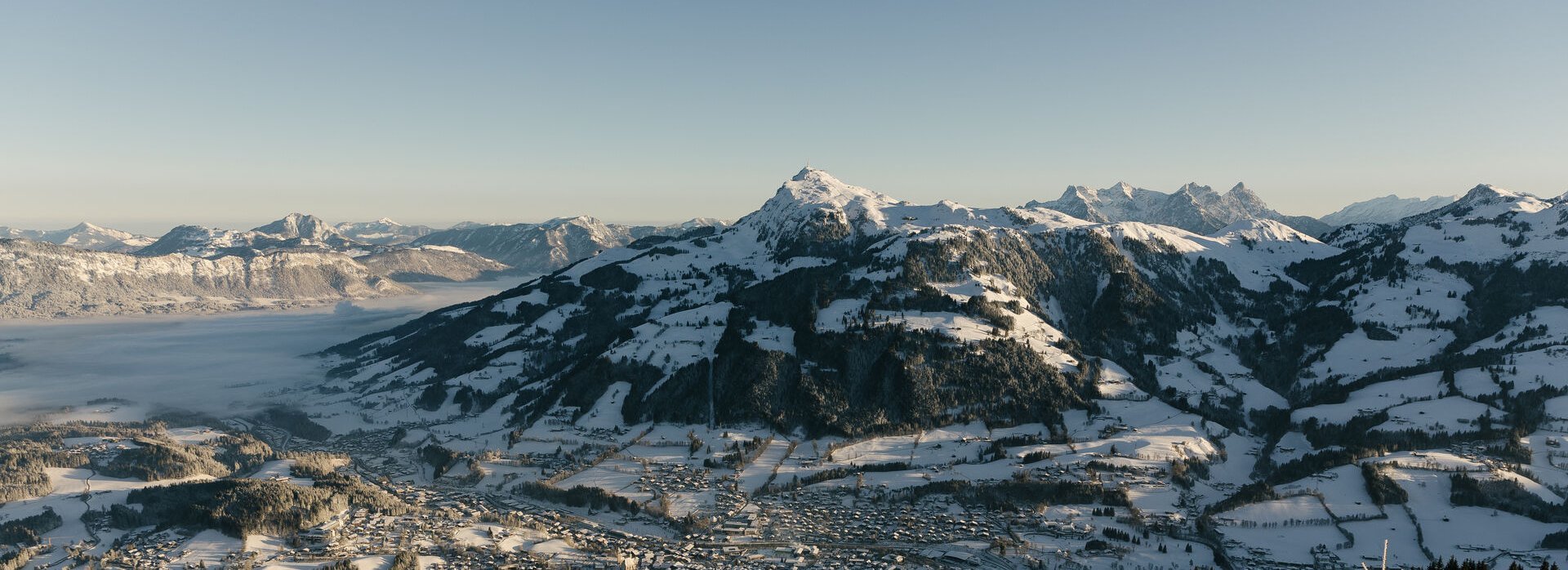Kitzbüheler Landschaft im Winter Berge im Schnee