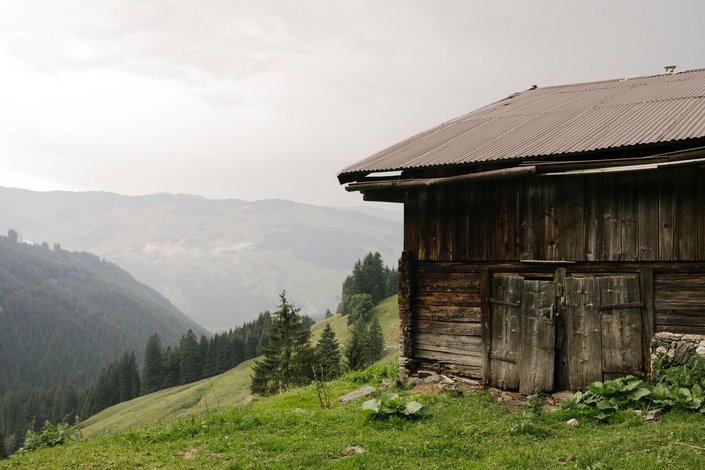 Holzhütte am Berg