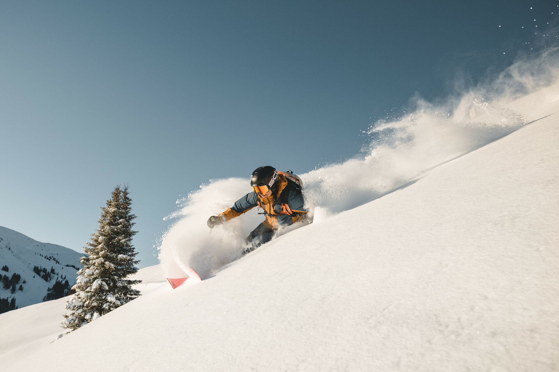 Skiers freeriding in Kitzbühel
