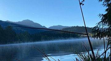 See mit Bergausblick