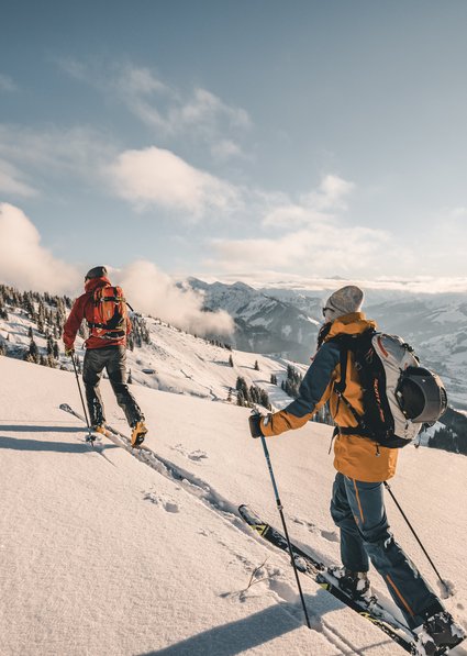 A couple skitouring