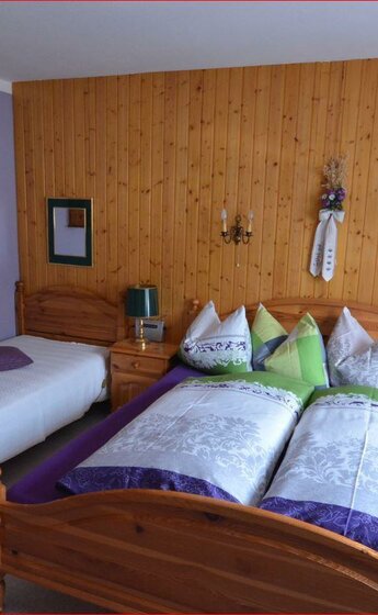 Haus_Schneerose_Jochberg_Doppelzimmer2.JPG
